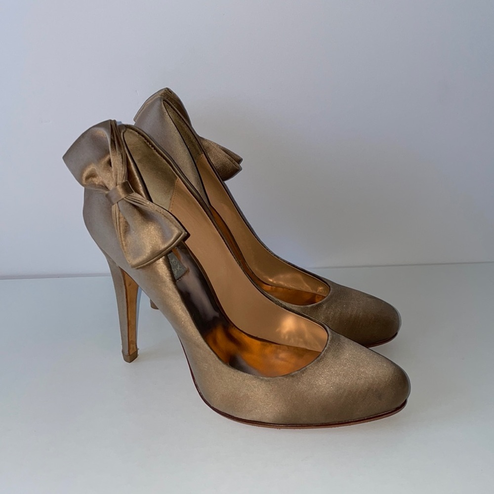 Badgley Mischka Size 9 Satin Gold/Bronze Pumps